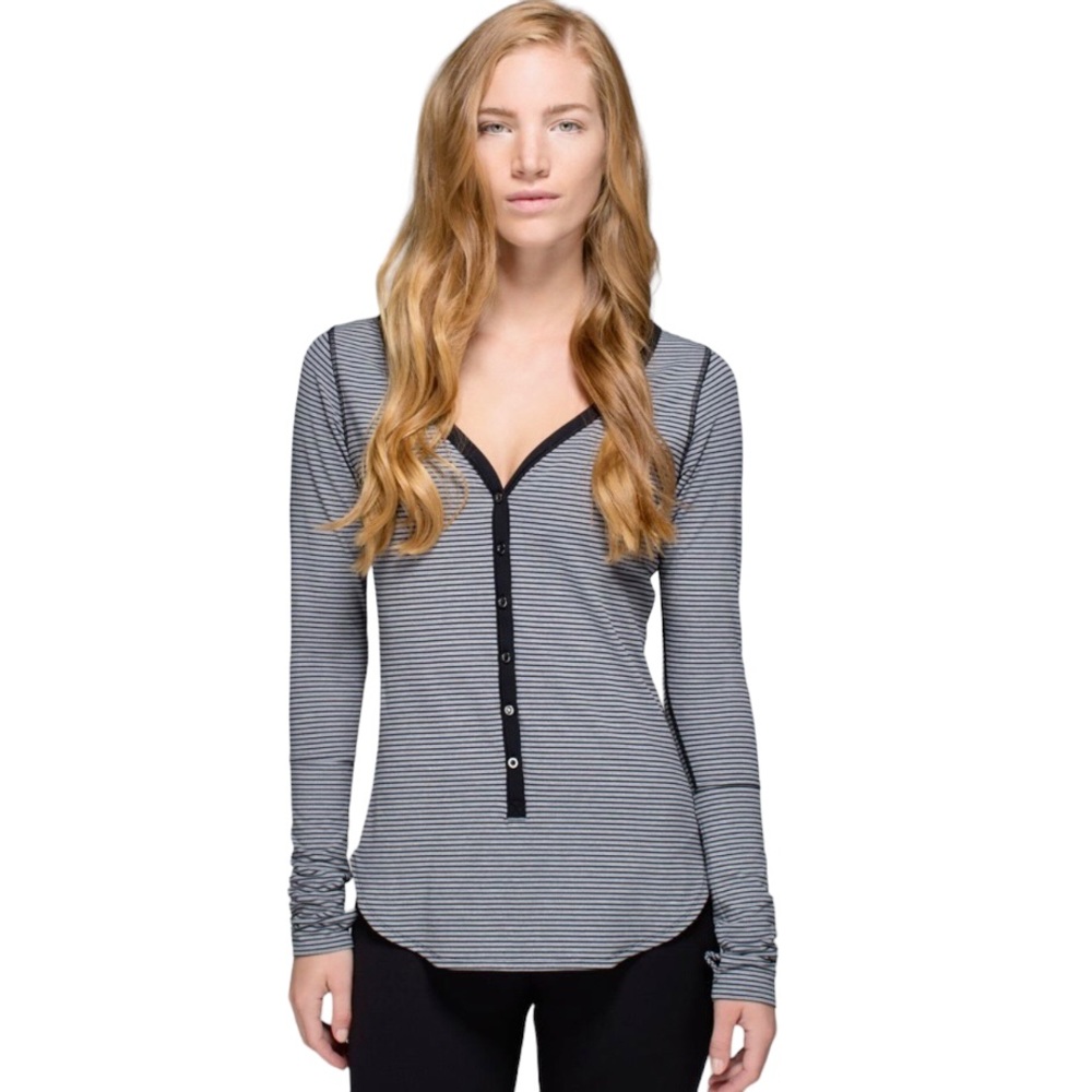 Womens size 8 Lululemon Awesoma Henley.Yoga/dance/barre/striped/rulu/thumb holes